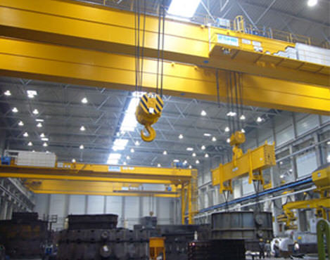 Factory crane using wire rope